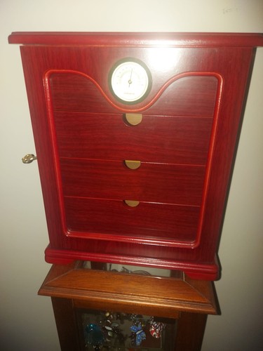 Humidor cassetti con - humidor, a