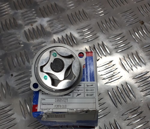 Piaggio l6605121 pompa olio - piaggio,