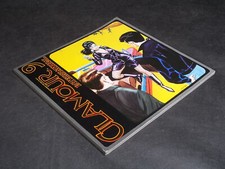 GLAMOUR INTERNATIONAL MAGAZINE