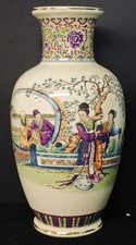 Vaso in porcellana cinese - Scena di corte - Marchio tratto da Qianlong - XX sec