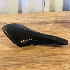 Sella Fizik Arione Wing Flex Titanio Titanium Rail in pelle nera