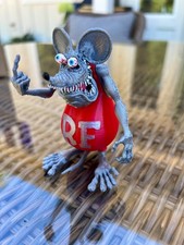Rat Fink figurine middle