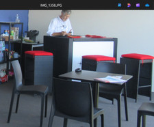 n.2 desc/ mobile bar in rattan con 4 sgabelli e cuscini