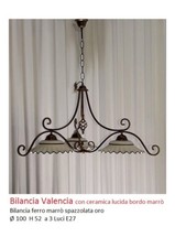 LAMPADARIO A 3 LUCI FORMA A BILANCIA IN CERAMICA E FERRO BATTUTO 100x52
