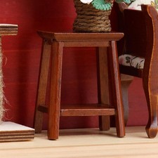 Mini sgabello in legno per