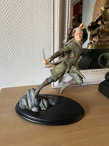 Weta statue legolas greenleaf - weta,