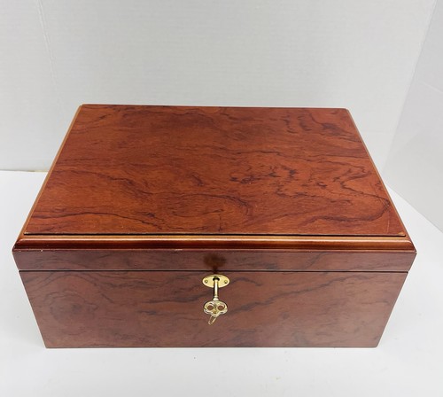 Functional cigar humidor with