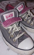 Grigio con lacci rosa