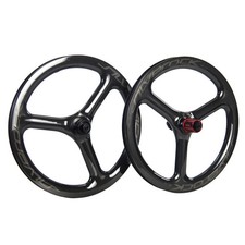 Ruote in carbonio a tre raggi