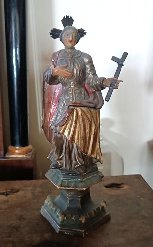 Antica scultura raffigurante
