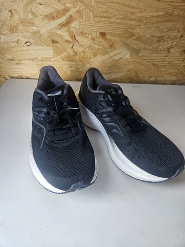 Scarpe nell immagine sono - le,