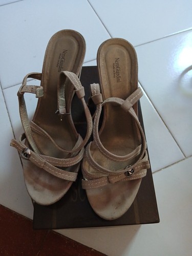 Sell sandals light - ***sell,