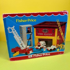 Fisher Price 928 Little People giocattolo vintage caserma dei pompieri motore in scatola 100% anni 70