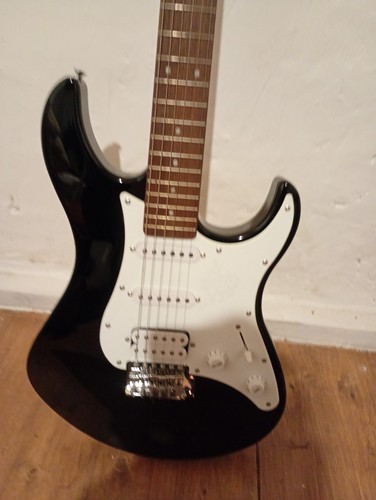 Chitarra elettrica yamaha - ,