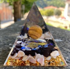 Piramide Orgonite Triskel