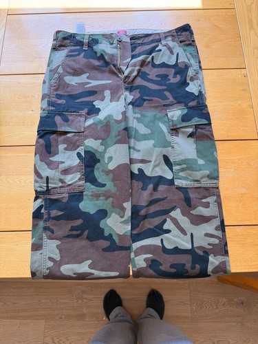 Pantaloni cargo mimetici