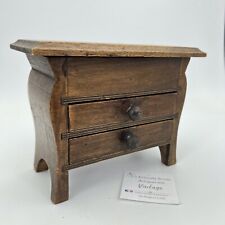 Mobile antico in miniatura