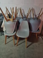 Sedie Set di cui 4 con piede in legno in ottime condizioni e 6 con piede in ferr