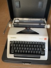 MACCHINA DA SCRIVERE OLYMPIA