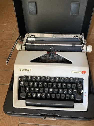 Macchina scrivere olympia - da,