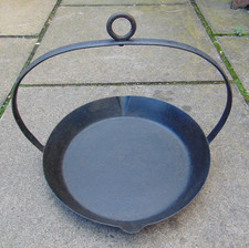 ANTIQUE HANGING SKILLET