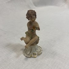 Statuetta bambino con fiori - , in