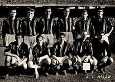Cartolina calcio calciatori formazione squadra Milan A.C 1958 Milan-Inter 1-1