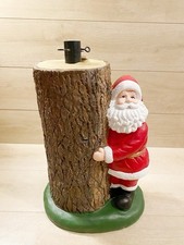 Base Albero Natalizia Con Babbo Natale Effetto Tronco 34x26x51cm