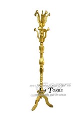 Appendi abiti uomo morto