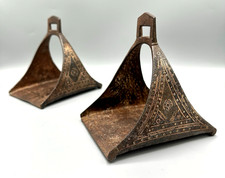 Antiche staffe in acciaio