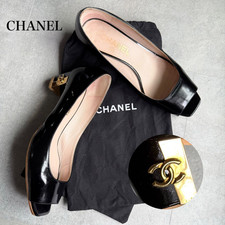 Scarpe décolleté CHANEL CC logo vernice bicolore da donna US 7,5 EU 37,5 C
