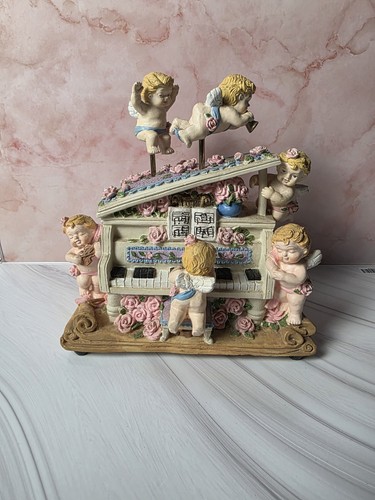 Statuina pianoforte cherubino