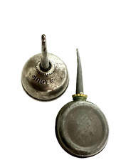 2 contenitorI LATTA OLIO MACCHINA DA CUCIRE SINGER VINTAGE ANTICA