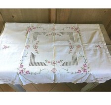 Tovaglietta Rose  Tovaglia Cotone Ricamata A Mano Punto Croce  78 x 78 cm.