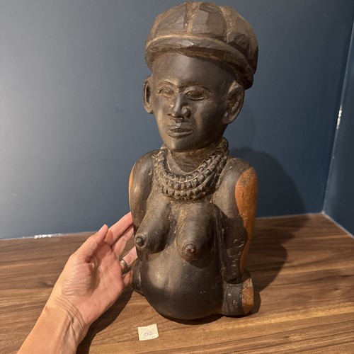 Statua busto donna africana