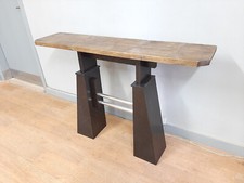 Consolle dal design moderno industriale  in legno massello lavorato a mano