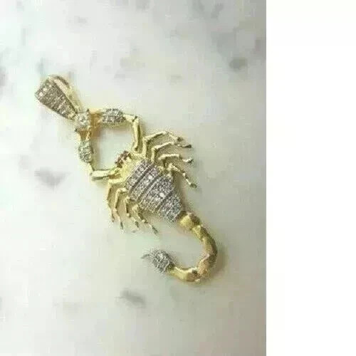 Collana con ciondolo scorpione