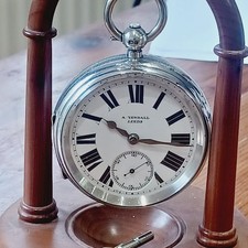 Bellissimo grande orologio da