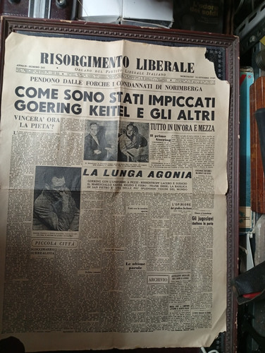 Vecchio foglio giornale - vecchio,