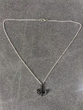 collana con ciondolo a forma