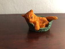 M.E.G. 1994 MEG Giocattolo PVC Gattino Gatto Figura Cucciolo My Pocket Gatto Rosso Letto Verde