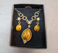 Coppia orecchini Avon finto