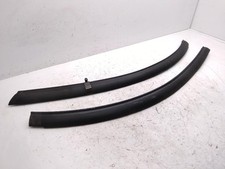 Pair of roof seals target