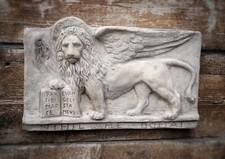 Bassorilievo leone di San