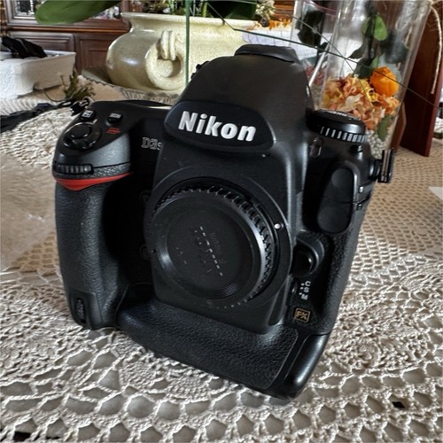 Nikon d3s 26000 scatti - nikon,