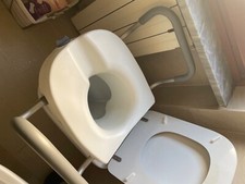 RIALZO WC CON BRACCIOLI ESTRAIBILI ALZAWATER DISABILI ANZIANI, usato pochissimo.