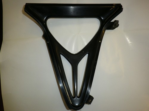 Triangolo anteriore carena - triangolo,