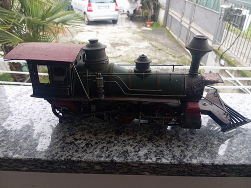 Antico treno metallo - treno, in