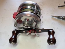 ABU Garcia Ambassadeur 4600C leva rossa collezione modificato argento