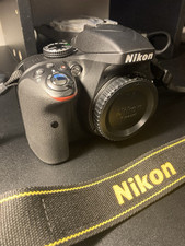 Fotocamera Reflex Nikon D3300 + obiettivo 18-55mm + Caricabatterie